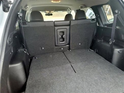 Used 2024 Mitsubishi Outlander SE image 11