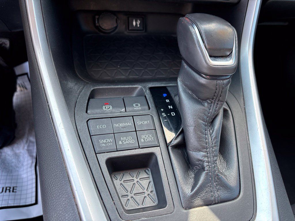 Used 2019 Toyota RAV4 XLE Premium AWD/4WD image 21