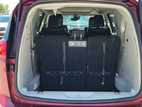Used 2020 Chrysler Pacifica Limited w/ Advanced Safetytec Group FWD image 16