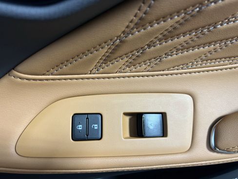 Used 2019 Toyota Avalon Limited image 35