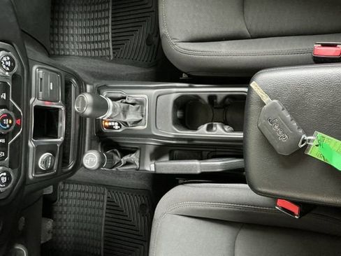 Used 2021 Jeep Gladiator Sport AWD/4WD image 9