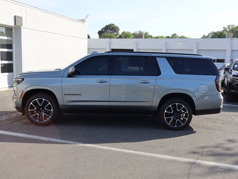 Used 2025 Chevrolet Suburban RST w/ Comfort Package image 7