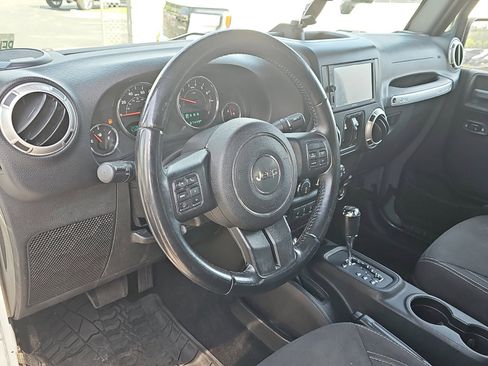 Used 2015 Jeep Wrangler Unlimited Sahara w/ Connectivity Group image 14