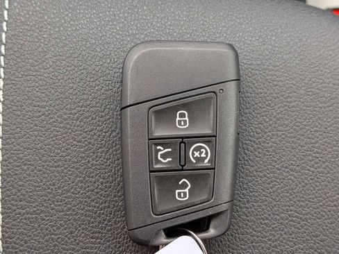New 2026 Volkswagen Taos SE FWD image 29