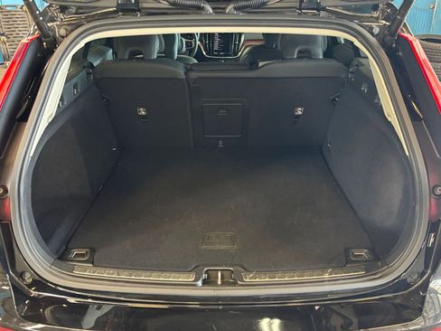 Used 2025 Volvo V60 B5 Cross Country Plus image 31