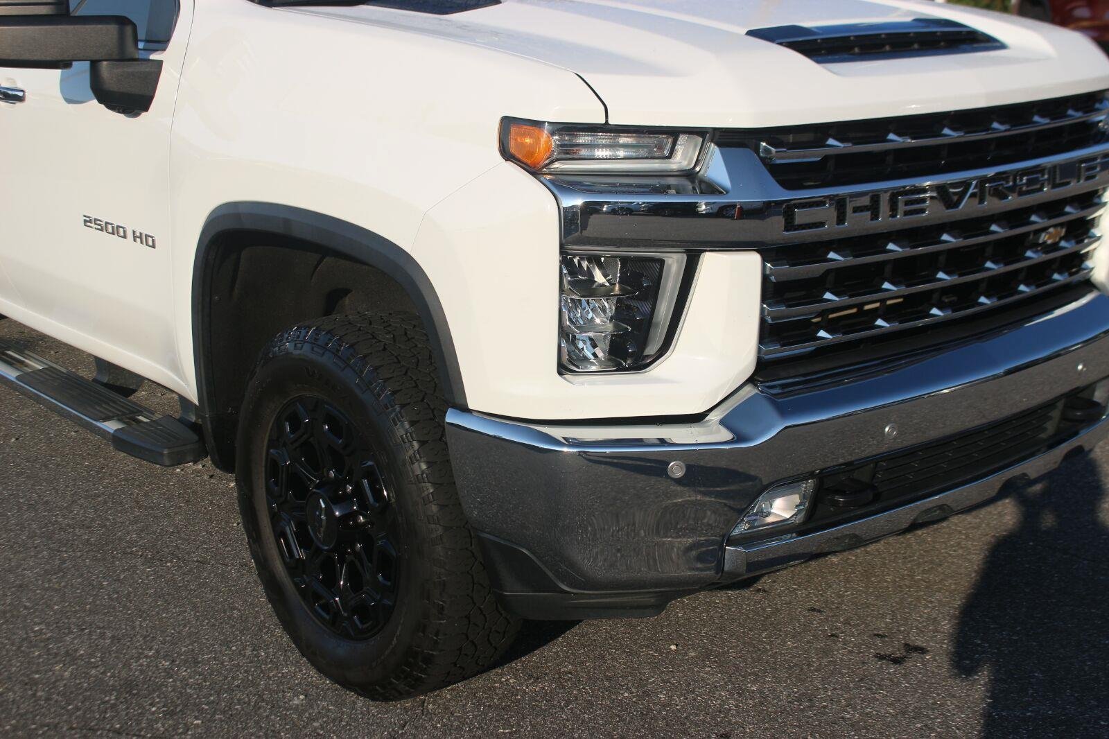 Used 2020 Chevrolet Silverado 2500 LTZ w/ Safety Package AWD/4WD image 9