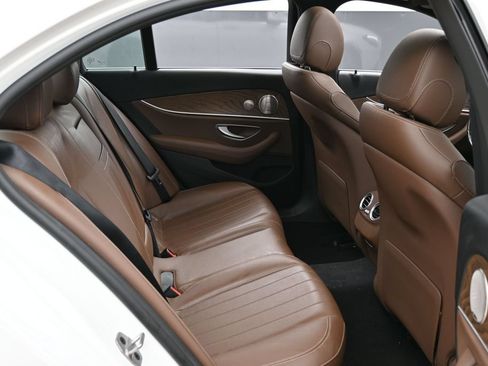 Used 2023 Mercedes-Benz E 350 4MATIC Sedan image 40