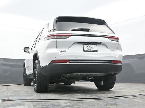 Used 2023 Jeep Grand Cherokee Altitude image 55