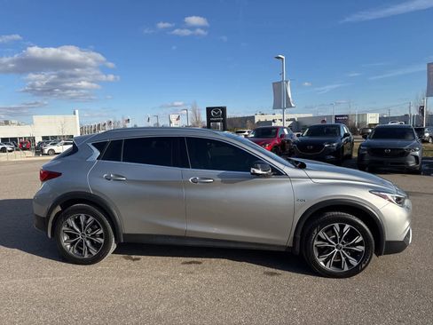 Used 2018 INFINITI QX30 AWD image 4