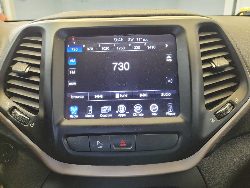 Used 2018 Jeep Cherokee Latitude AWD/4WD image 25