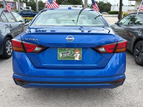 Used 2025 Nissan Altima 2.5 SV FWD image 4