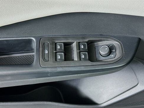 Used 2025 Volkswagen Taos S FWD image 15