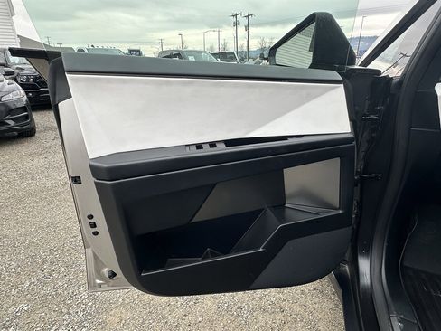 Used 2024 Tesla Cybertruck AWD Crew Cab image 25