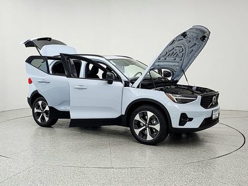 New 2026 Volvo XC40 B5 Plus w/ Protection Package Premier AWD/4WD image 10