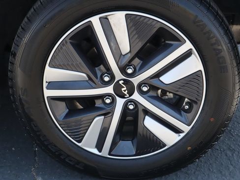 Used 2022 Kia Niro LXS FWD image 13
