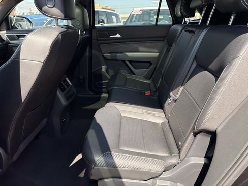 Certified 2022 Volkswagen Atlas Cross Sport SEL R-Line AWD/4WD image 11