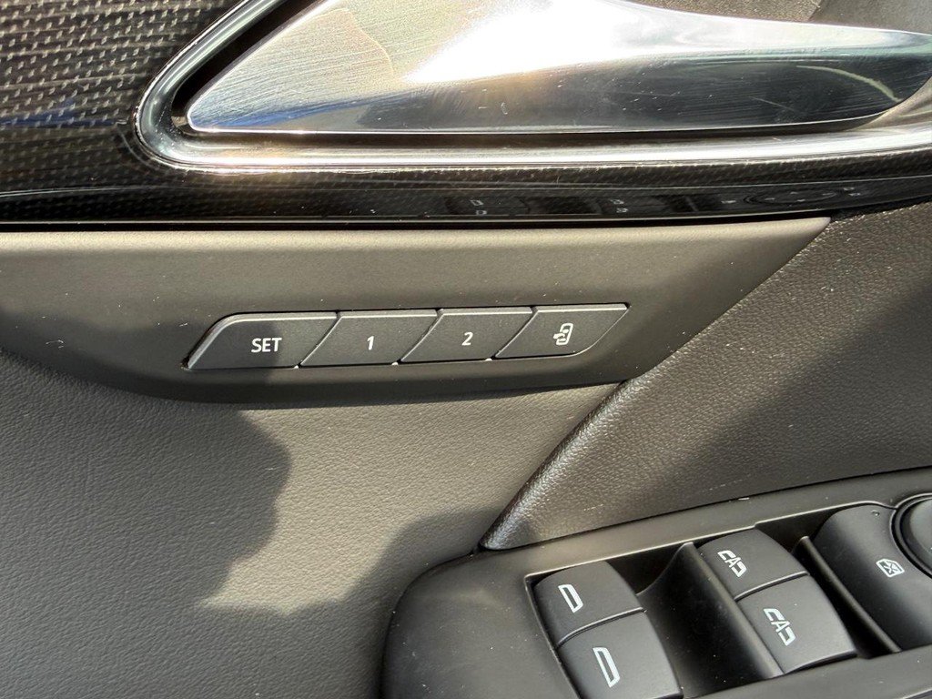 Used 2023 Buick Envision Essence AWD/4WD image 16