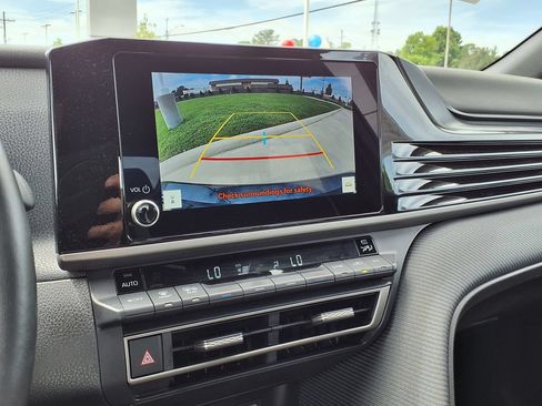 Used 2025 Toyota Camry SE FWD image 26