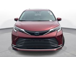 Used 2023 Toyota Sienna Limited video 3