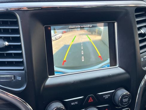 Used 2020 Jeep Grand Cherokee Laredo image 20