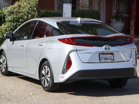 Used 2018 Toyota Prius Prime Premium w/ Carpet Mat Package FWD image 6