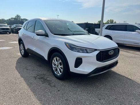 Certified 2023 Ford Escape Active w/ Tech Pack #2 AWD/4WD image 2