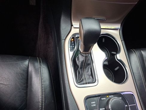 Used 2017 Jeep Grand Cherokee Limited AWD/4WD image 16