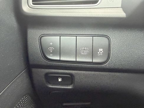 Used 2019 Kia Niro LX FWD image 24