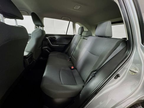 Used 2022 Toyota RAV4 LE AWD/4WD image 10