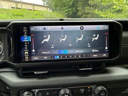 Used 2024 Jeep Wrangler Unlimited Sahara w/ Technology Group AWD/4WD image 21
