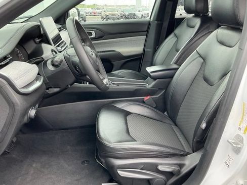 Used 2024 Jeep Compass Latitude AWD/4WD image 17