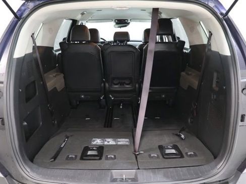 Used 2025 Kia Carnival FWD image 36