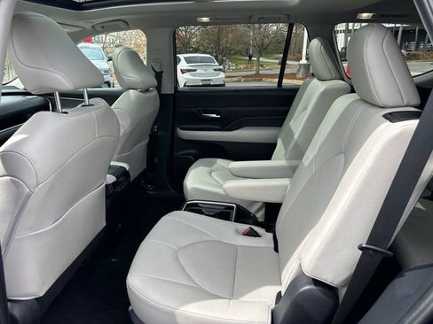 Used 2025 Toyota Grand Highlander AWD image 19