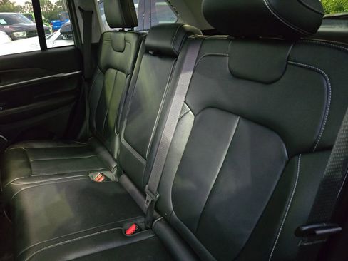 Used 2022 Jeep Grand Cherokee Limited image 12