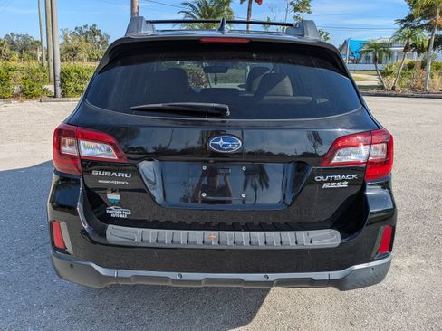 Used 2017 Subaru Outback 2.5i Limited AWD/4WD image 6