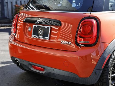 Used 2019 MINI Cooper 2-Door Hardtop w/ Storage Package image 8