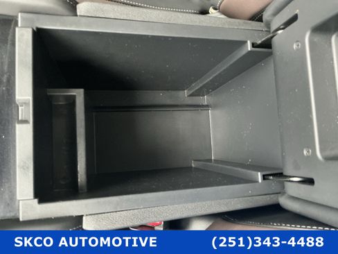Used 2025 Nissan Pathfinder Platinum FWD image 25