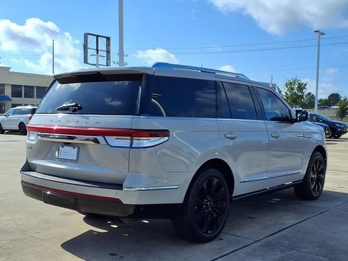 Certified 2022 Lincoln Navigator Reserve AWD/4WD image 2