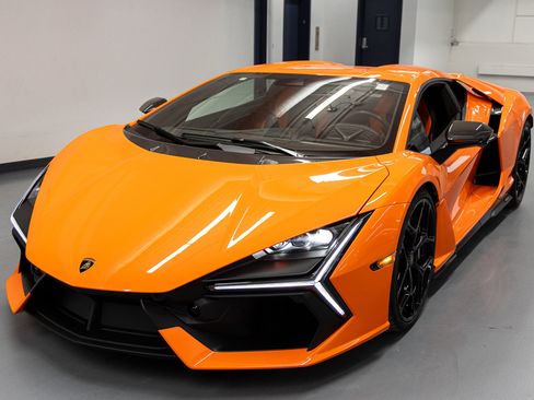 Used 2026 Lamborghini Revuelto image 16