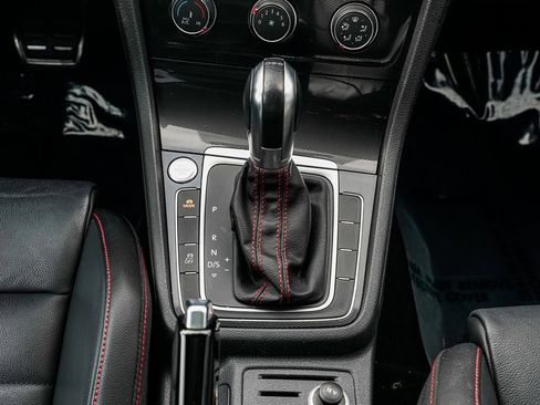 Used 2016 Volkswagen GTI SE image 12