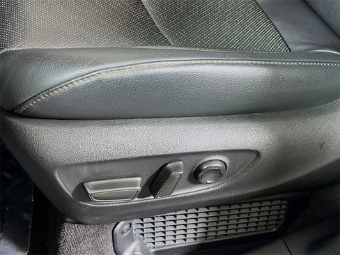 Certified 2025 Toyota Sienna Platinum image 18