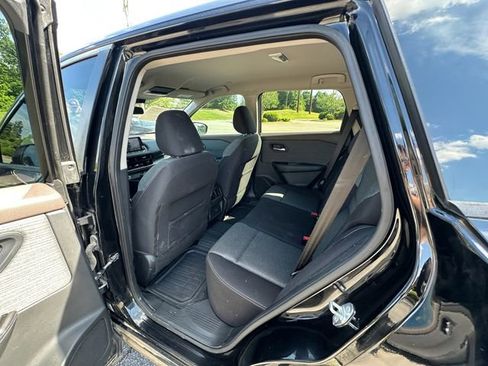 Used 2022 Nissan Rogue SV FWD image 18