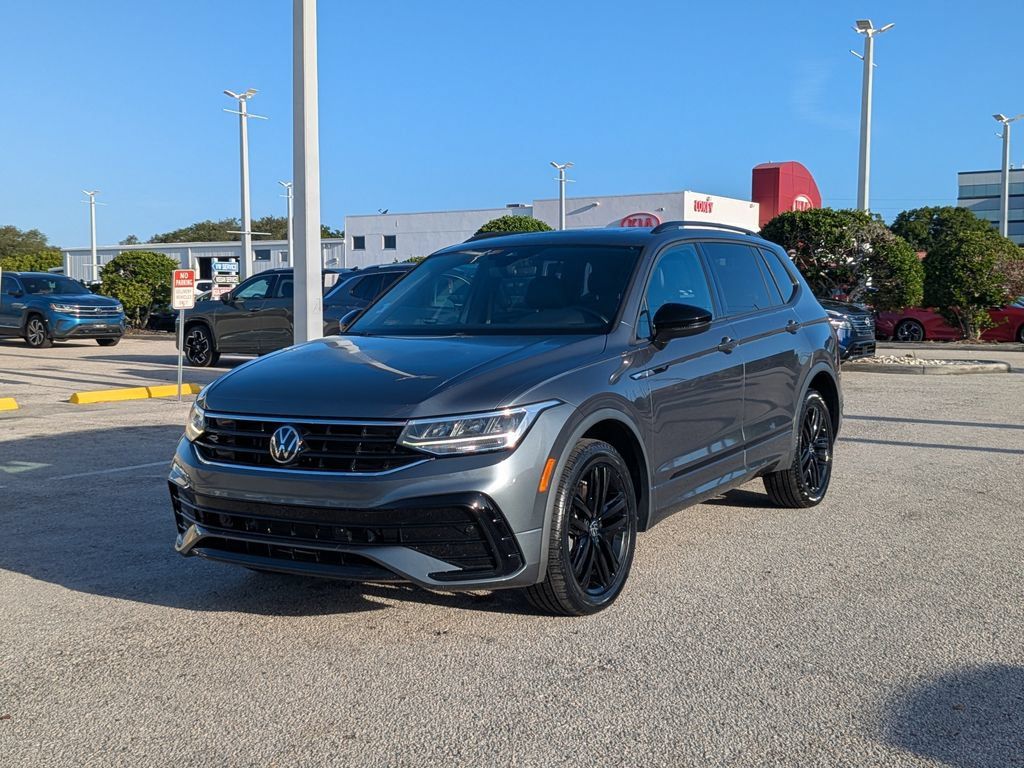 Certified 2022 Volkswagen Tiguan SE R-Line FWD image 2