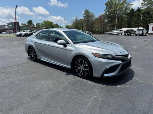 Used 2024 Toyota Camry SE AWD/4WD image 4