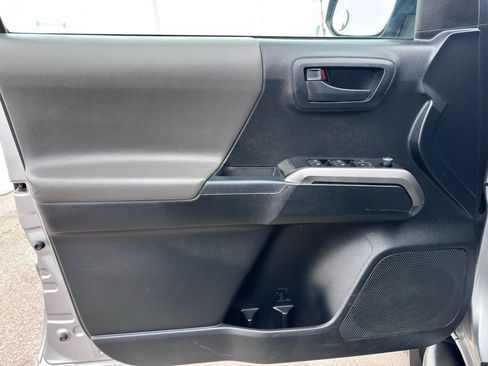 Used 2017 Toyota Tacoma SR5 w/ Tow Package image 9