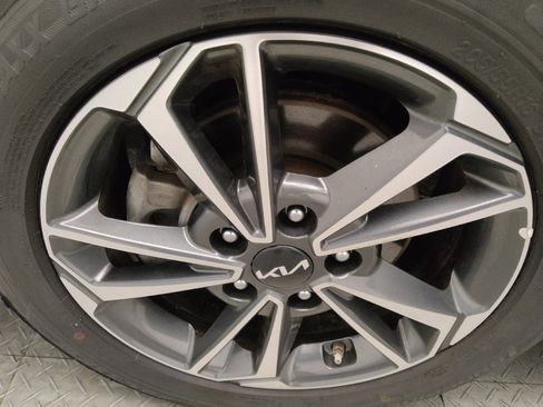 Used 2024 Kia Forte LXS w/ LXS Technology Package FWD image 31