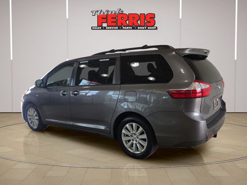 Used 2017 Toyota Sienna XLE Premium AWD/4WD image 3