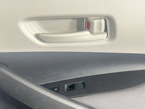 Used 2025 Toyota Corolla LE FWD image 32