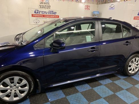 Used 2023 Toyota Corolla LE image 2