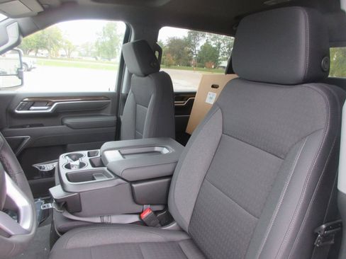 New 2026 GMC Sierra 3500 SLE w/ SLE Value Package image 16